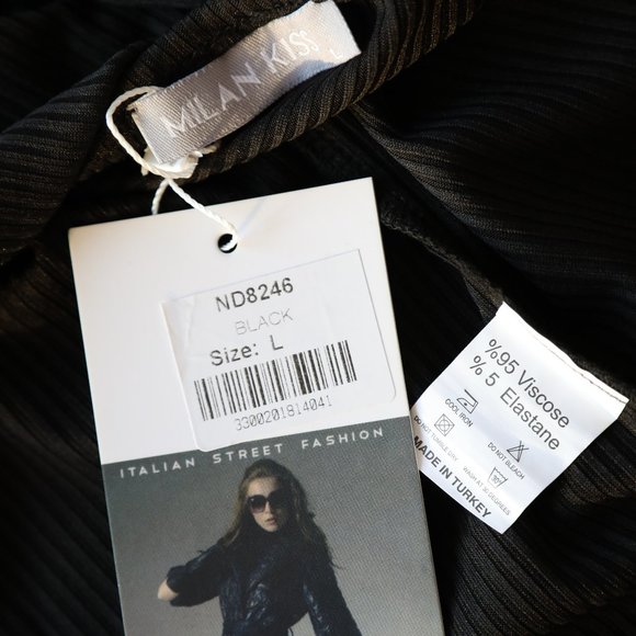 Black ribbed blouse w/lg ringed zipper - Picture 5 of 5